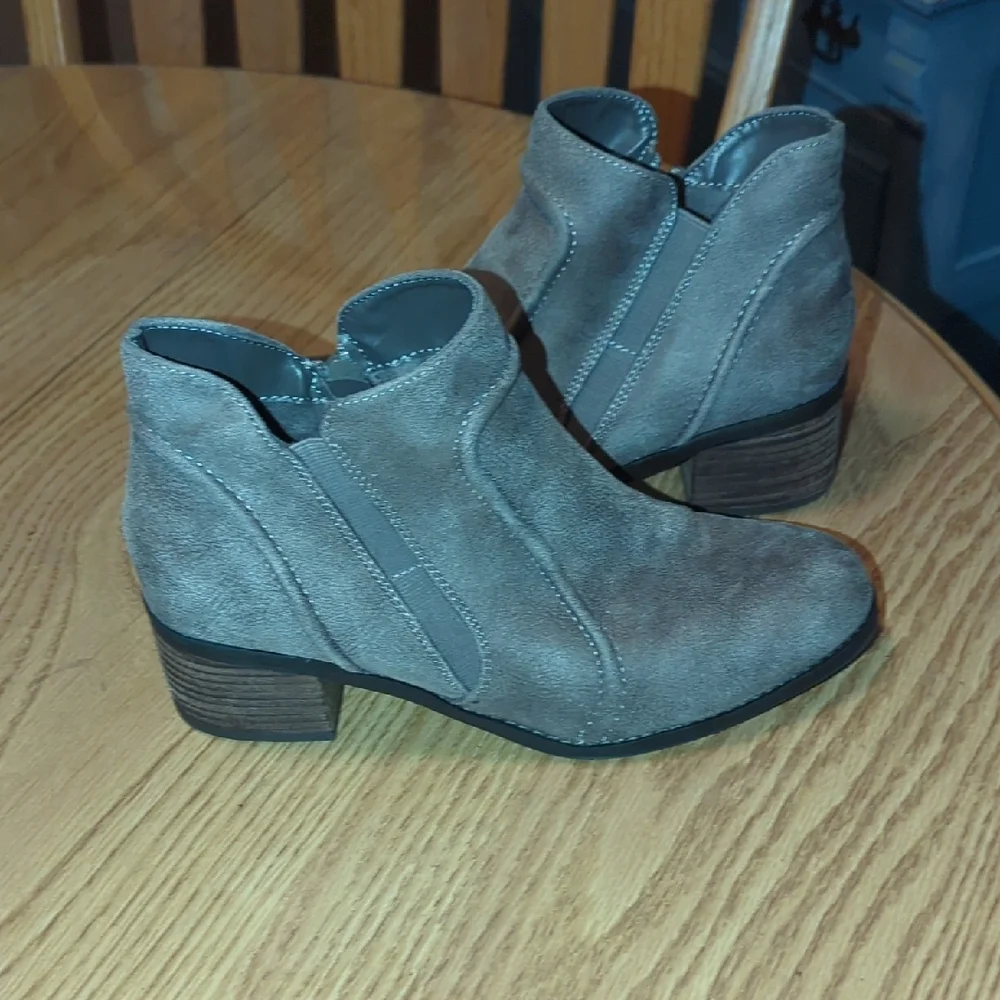 Bella Vita Women's Ankle Boots - Taupe Suede